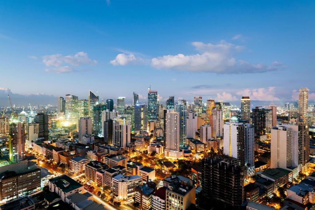 The Victor Hotel Makati City Bagian luar foto
