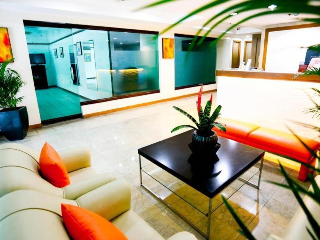 The Victor Hotel Makati City Bagian luar foto