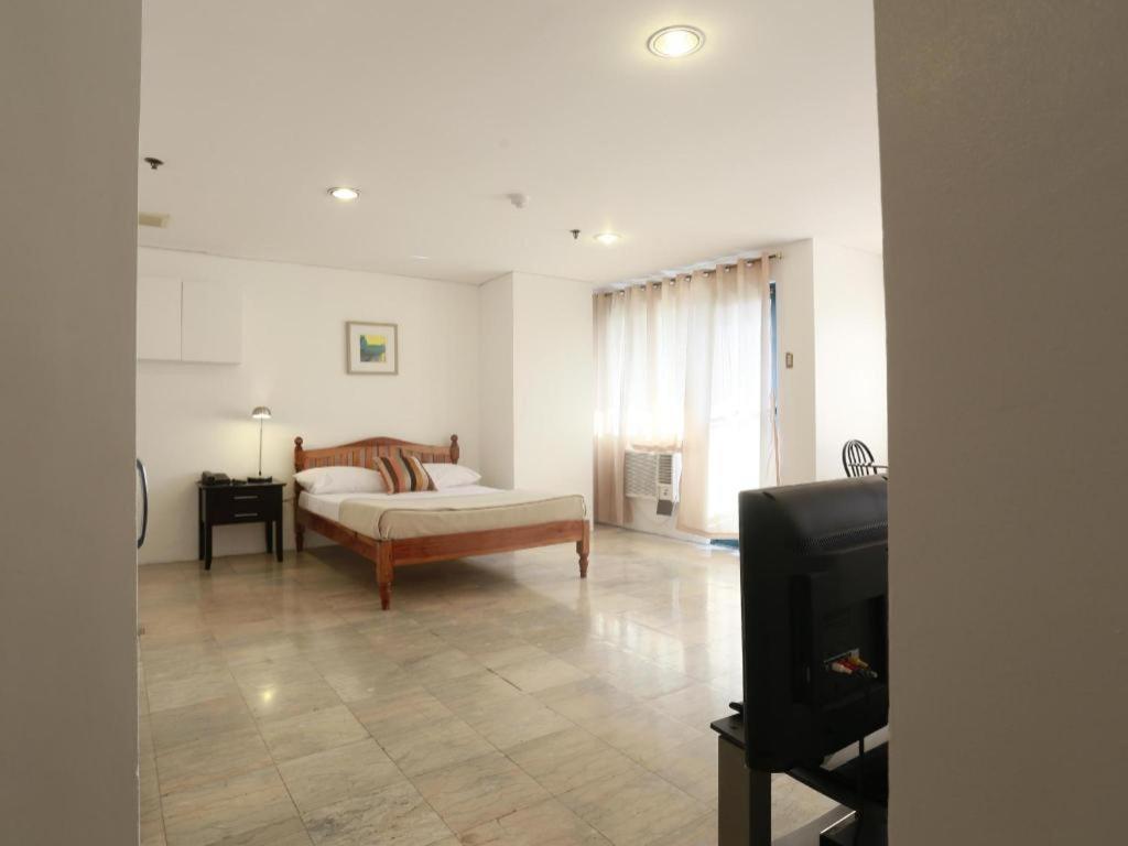 The Victor Hotel Makati City Bagian luar foto